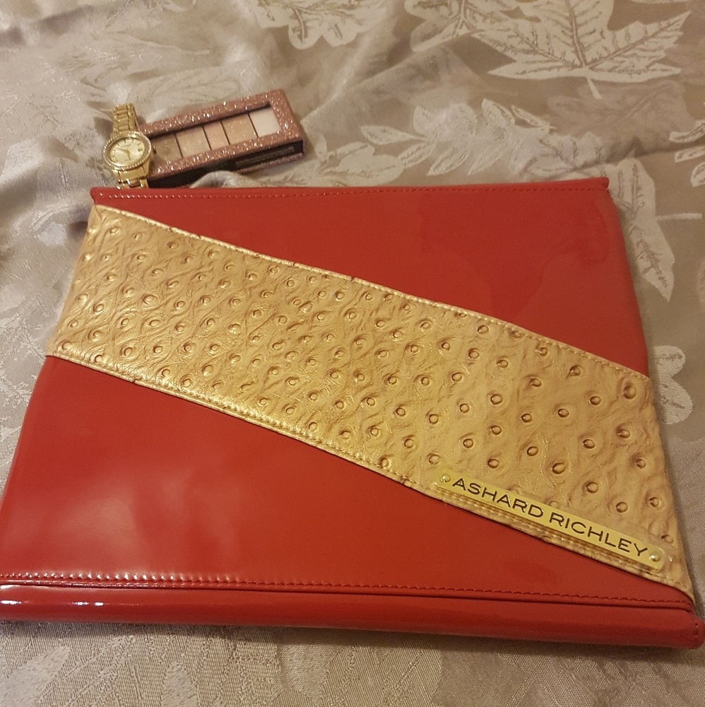 RED CLUTCH